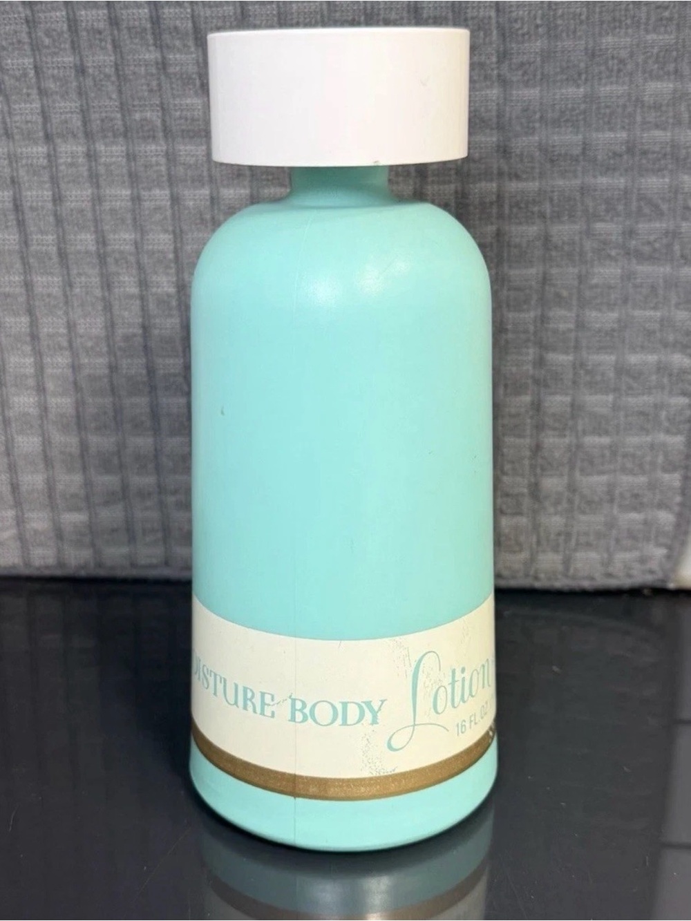 Vintage Avon Rich Moisture Body Lotion Blue Plastic Bottle 80% - Picture 2 of 6